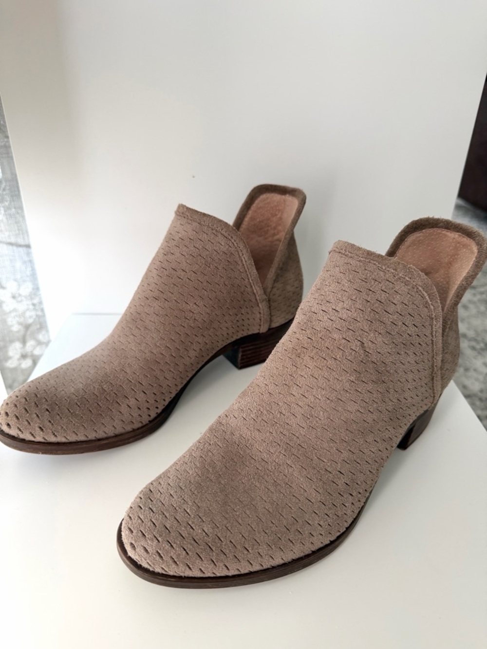 LUCKY BRAND Baley Suede Ankle Booties Taupe | Women’s Size 8